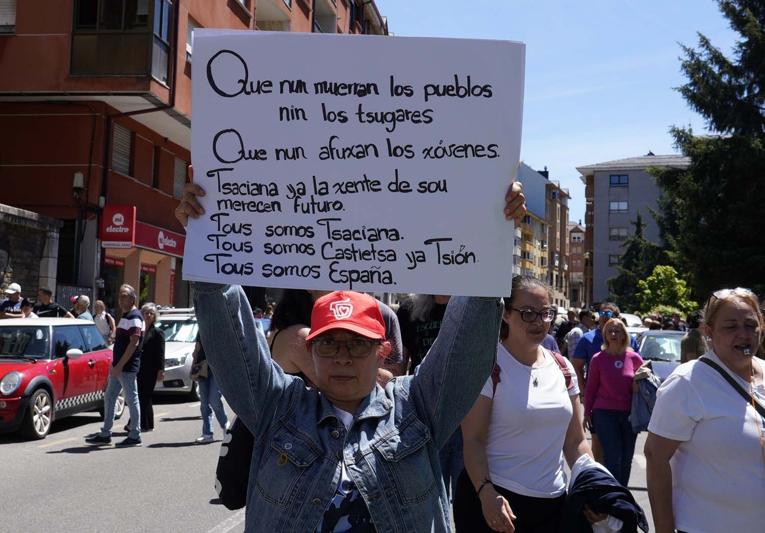 César Sánchez ICAL Paro de tres horas y manifestación en Villablino (León), bajo el lema ‘Laciana merece futuro’ (15) César Sánchez ICAL Paro de tres horas y manifestación en Villablino (León), bajo el lema ‘Laciana merece futuro’ (15)