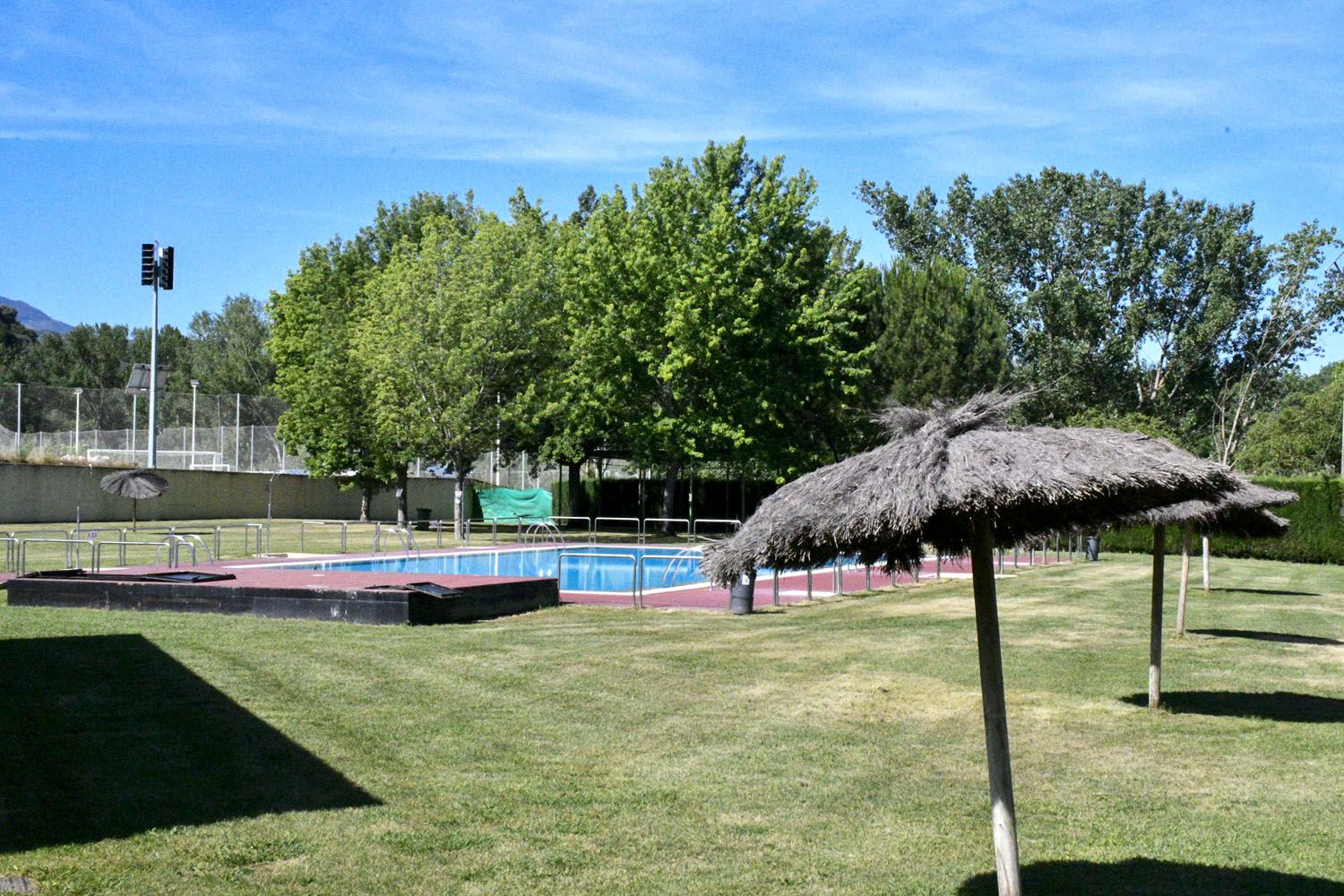 Piscinas de Flores del Sil (3) Piscinas de Flores del Sil (3)