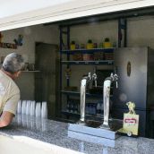 Presentación del nuevo bar de las piscinas de Flores del Sil | Foto: Dani Merino, InfoBierzo