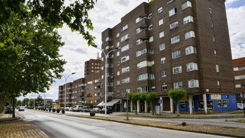 Edificio de viviendas en la Avenida de la Libertad de Ponferrada Edificio de viviendas en la Avenida de la Libertad de Ponferrada