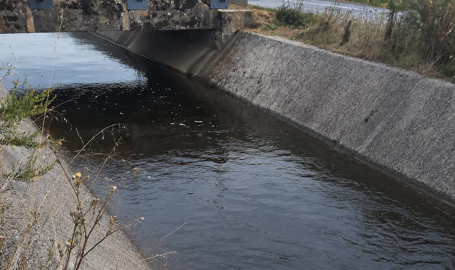 Canal del Bierzo Bajo a su paso por Compostilla Canal del Bierzo Bajo a su paso por Compostilla
