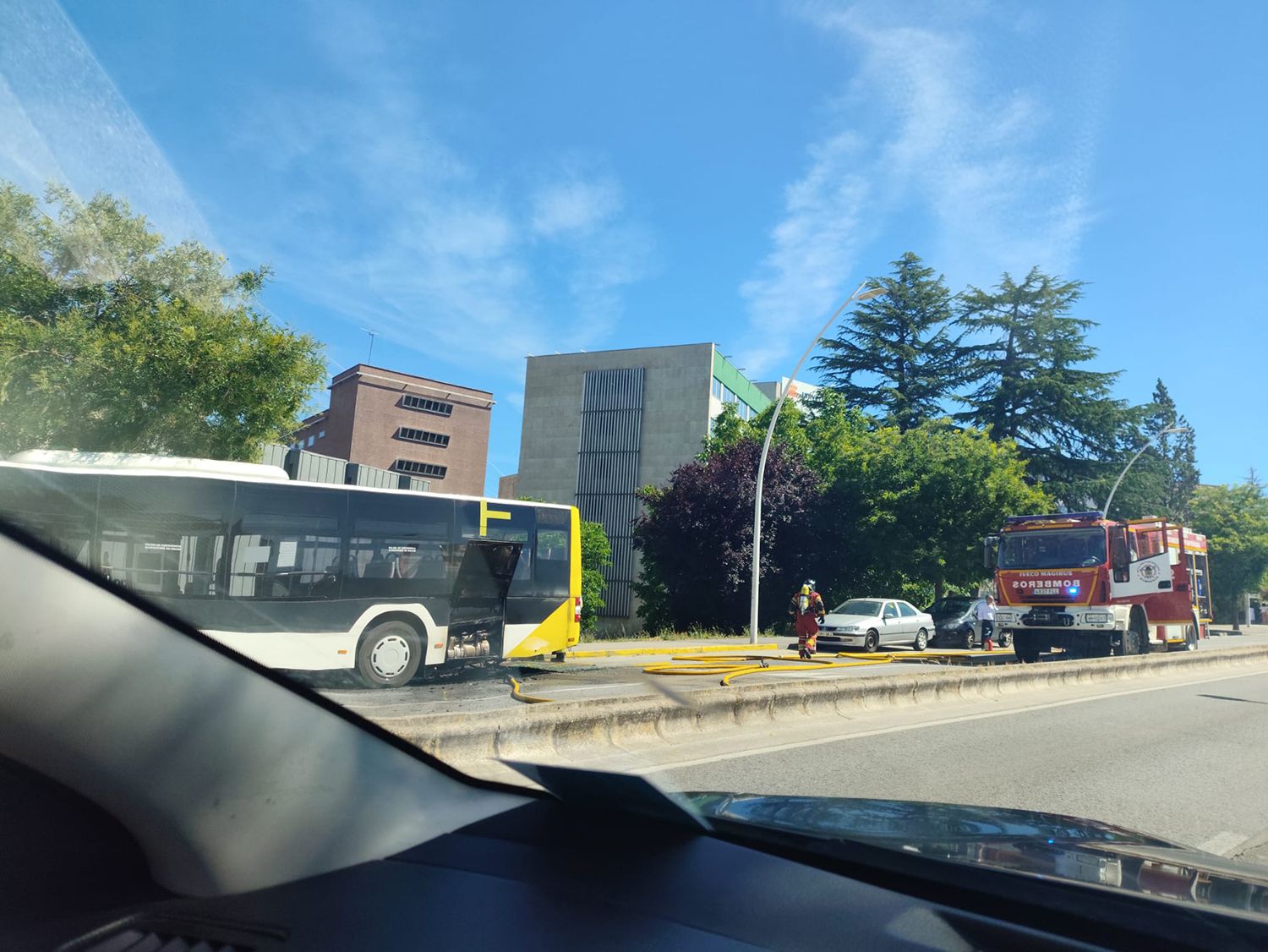 Incendio de un autobús urbano en Ponferrada Incendio de un autobús urbano en Ponferrada