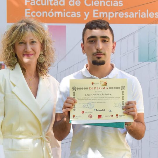 Tercer premio de la Olimpiada de Economía En la foto César Núñez