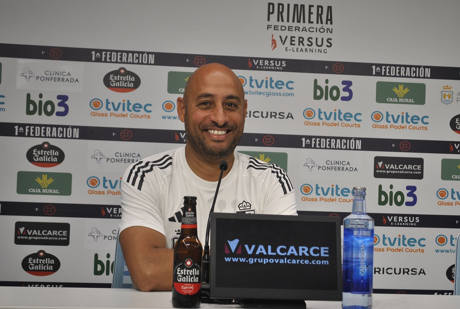 El entrenador de la Ponferradina, Mehdi Nafti El entrenador de la Ponferradina, Mehdi Nafti