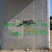 Pintadas xenófobas en el Paseo del río Sil en Ponferrada | Foto: Dani Merino, InfoBierzo Pintadas xenófobas en el Paseo del río Sil en Ponferrada | Foto: Dani Merino, InfoBierzo