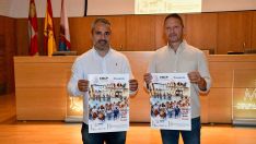 Presentación de Música en la calle. En la foto, el concejal de Comercio de Ponferrada, David Pacios (I), y el director de la Escuela de Música Ciudad de Ponferrada, Rubén Fernández (D) Presentación de Música en la calle. En la foto, el concejal de Comercio de Ponferrada, David Pacios (I), y el director de la Escuela de Música Ciudad de Ponferrada, Rubén Fernández (D)