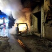 Imagen del incendio del vehículo en Vega de Espinareda