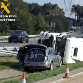 Camión accidentado el pasado mes de abril en la A6, a la altura de Villagatón