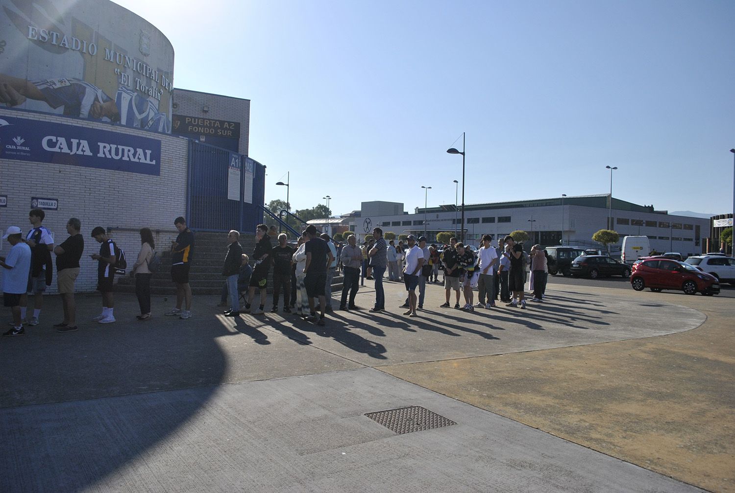 Colas en El Toralín para hacerse con una entrada para el partido contra el Celta Fortuna Colas en El Toralín para hacerse con una entrada para el partido contra el Celta Fortuna
