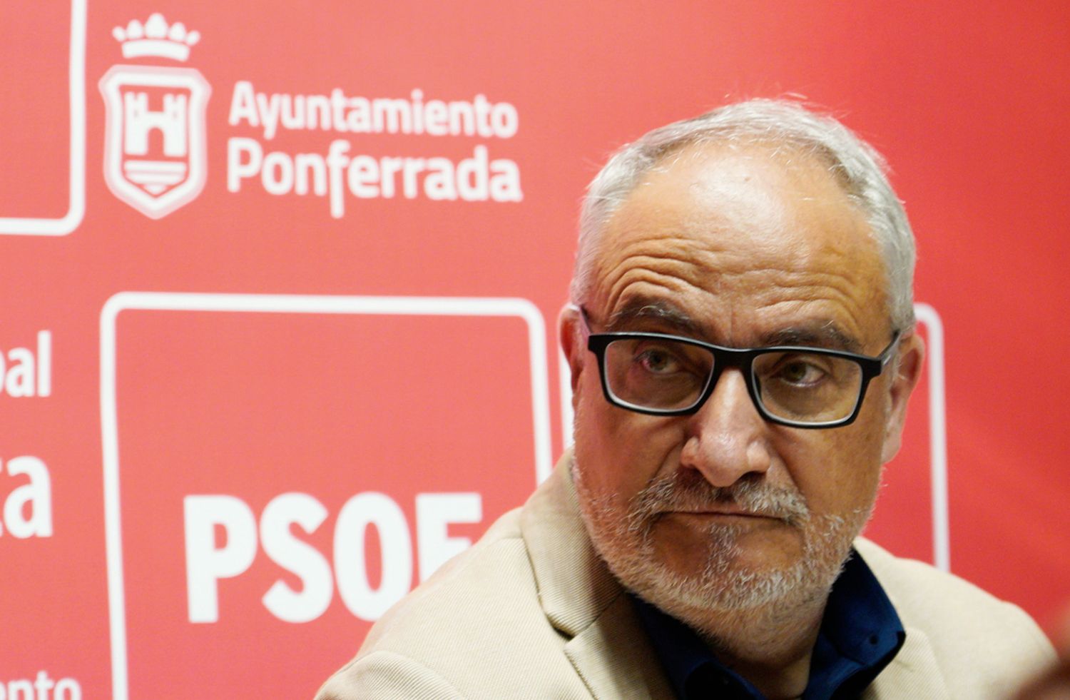 César Sánchez / ICAL . El portavoz del PSOE de Ponferrada, Olegario Ramón, durante su comparecencia para hablar del convenio firmado entre el Ayuntamiento y el Administrador de Infraestructuras Ferroviarias César Sánchez / ICAL . El portavoz del PSOE de Ponferrada, Olegario Ramón, durante su comparecencia para hablar del convenio firmado entre el Ayuntamiento y el Administrador de Infraestructuras Ferroviarias