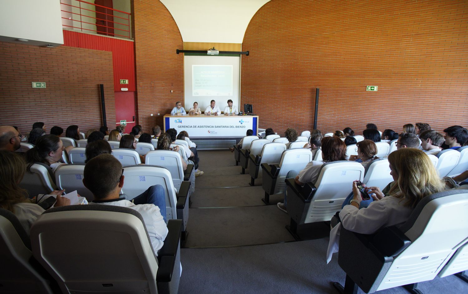 César Sánchez / ICAL . Acto de bienvenida de los nuevos residentes del hospital El Bierzo (4) César Sánchez / ICAL . Acto de bienvenida de los nuevos residentes del hospital El Bierzo (4)