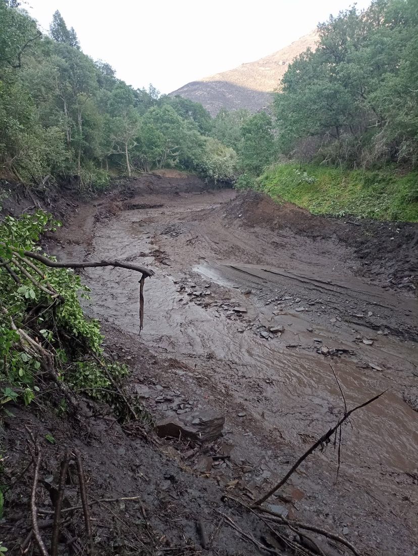 Corte de la carretera a Valle de Fornela por una tormenta| Foto: Facebook del Ayuntamiento de Peranzanes (3) Corte de la carretera a Valle de Fornela por una tormenta| Foto: Facebook del Ayuntamiento de Peranzanes (3)