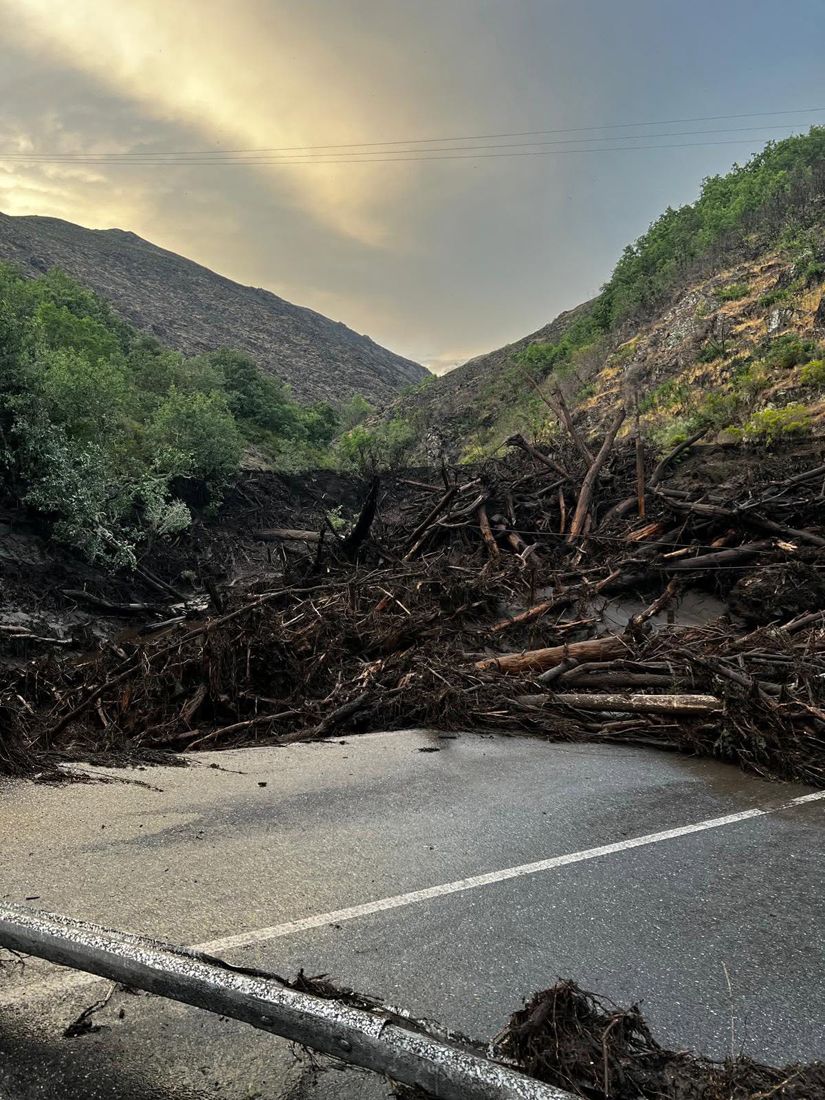 Corte de la carretera a Valle de Fornela por una tormenta| Foto: Facebook del Ayuntamiento de Peranzanes (10) Corte de la carretera a Valle de Fornela por una tormenta| Foto: Facebook del Ayuntamiento de Peranzanes (10)