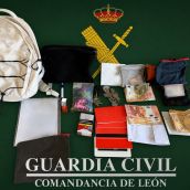La Guardia Civil recupera una mochila extraviada con dinero, tarjetas y documentación en Bembibre La Guardia Civil recupera una mochila extraviada con dinero, tarjetas y documentación en Bembibre