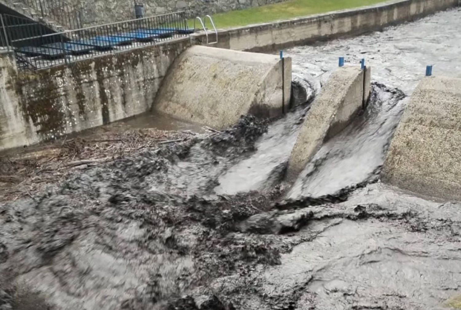 Río Meruelo a su paso por Molinaseca Río Meruelo a su paso por Molinaseca