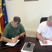 Firma del convenio entre el Ayuntamiento de Carracedelo y la Asociación Berciana de Agricultores