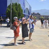 Un grupo de aficionados despidió al autobus de la Ponferradina Un grupo de aficionados despidió al autobus de la Ponferradina