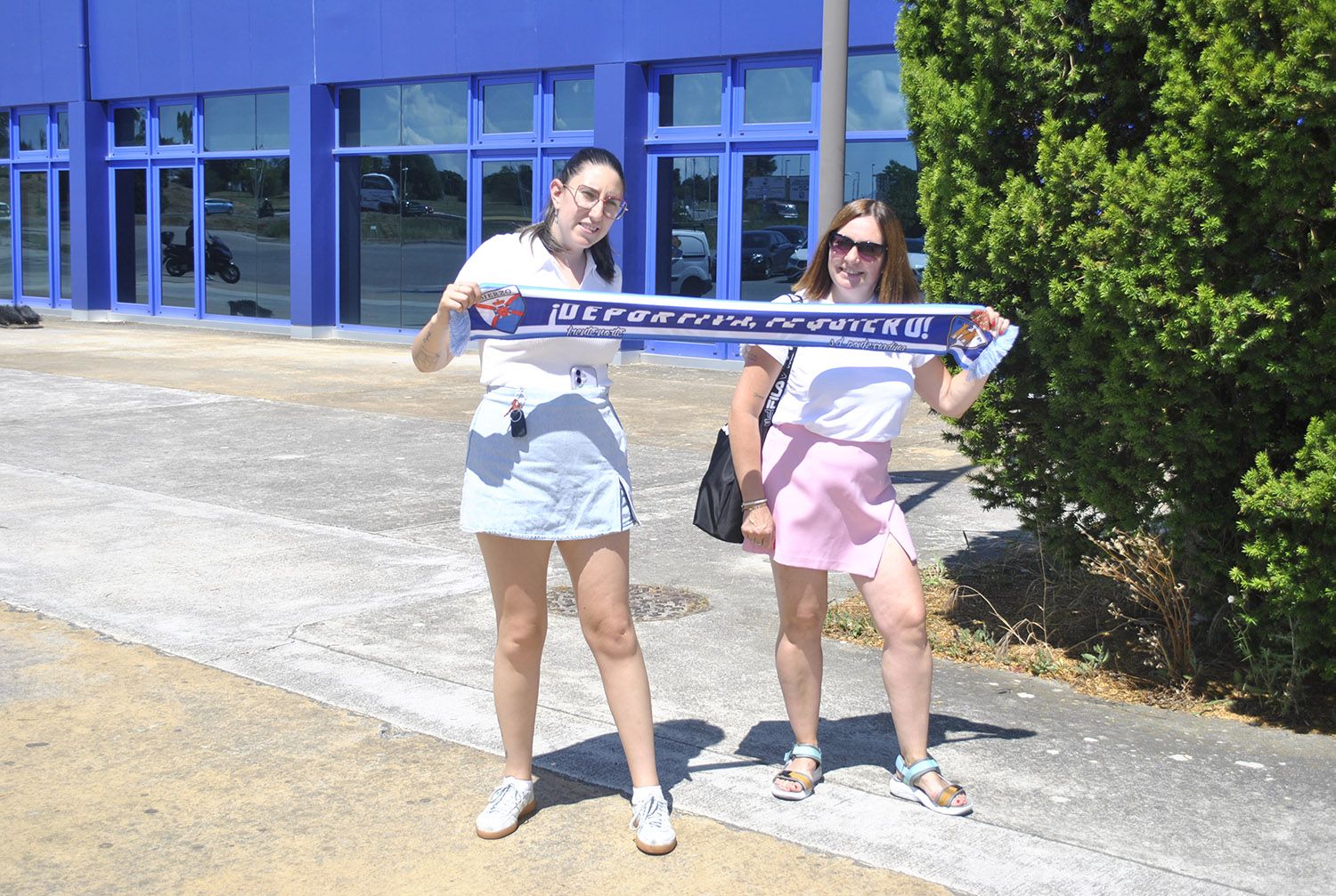 Afición de la Ponferradina arropa al equipo en su salida a Balaídos