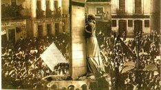 Inauguración de La Carrasca en la Plaza de La Encina | Foto: Compartida por Jesús Martínez en el grupo de Facebook 'Fotos antiguas de Ponferrada y El Bierzo' Inauguración de La Carrasca en la Plaza de La Encina | Foto: Compartida por Jesús Martínez en el grupo de Facebook 'Fotos antiguas de Ponferrada y El Bierzo'