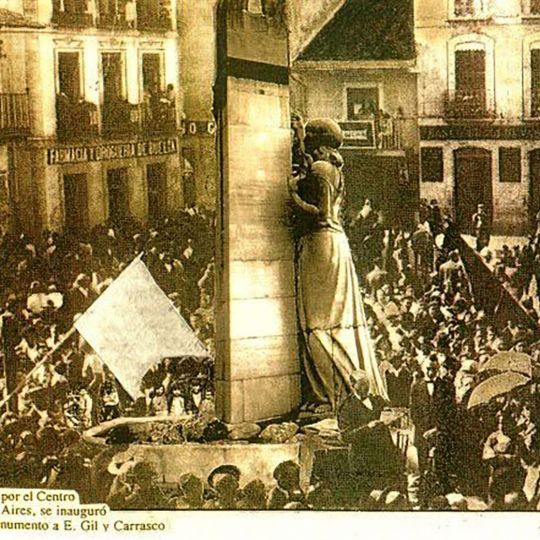 Inauguración de La Carrasca en la Plaza de La Encina | Foto: Compartida por Jesús Martínez en el grupo de Facebook 'Fotos antiguas de Ponferrada y El Bierzo'