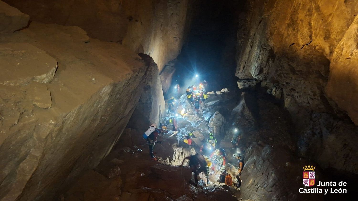 Rescate en la Cueva de Valporquero