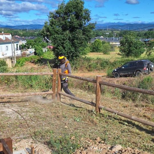 Trabajos de mantenimiento en San Andrés de Montejos Trabajos de mantenimiento en San Andrés de Montejos