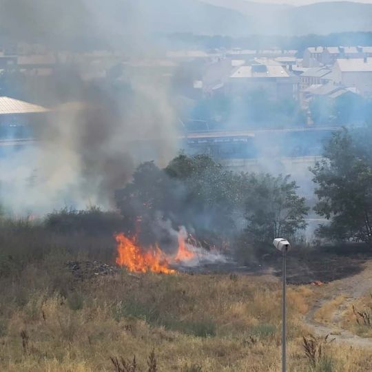 Incendio de pasto en Ponferrada Incendio de pasto en Ponferrada