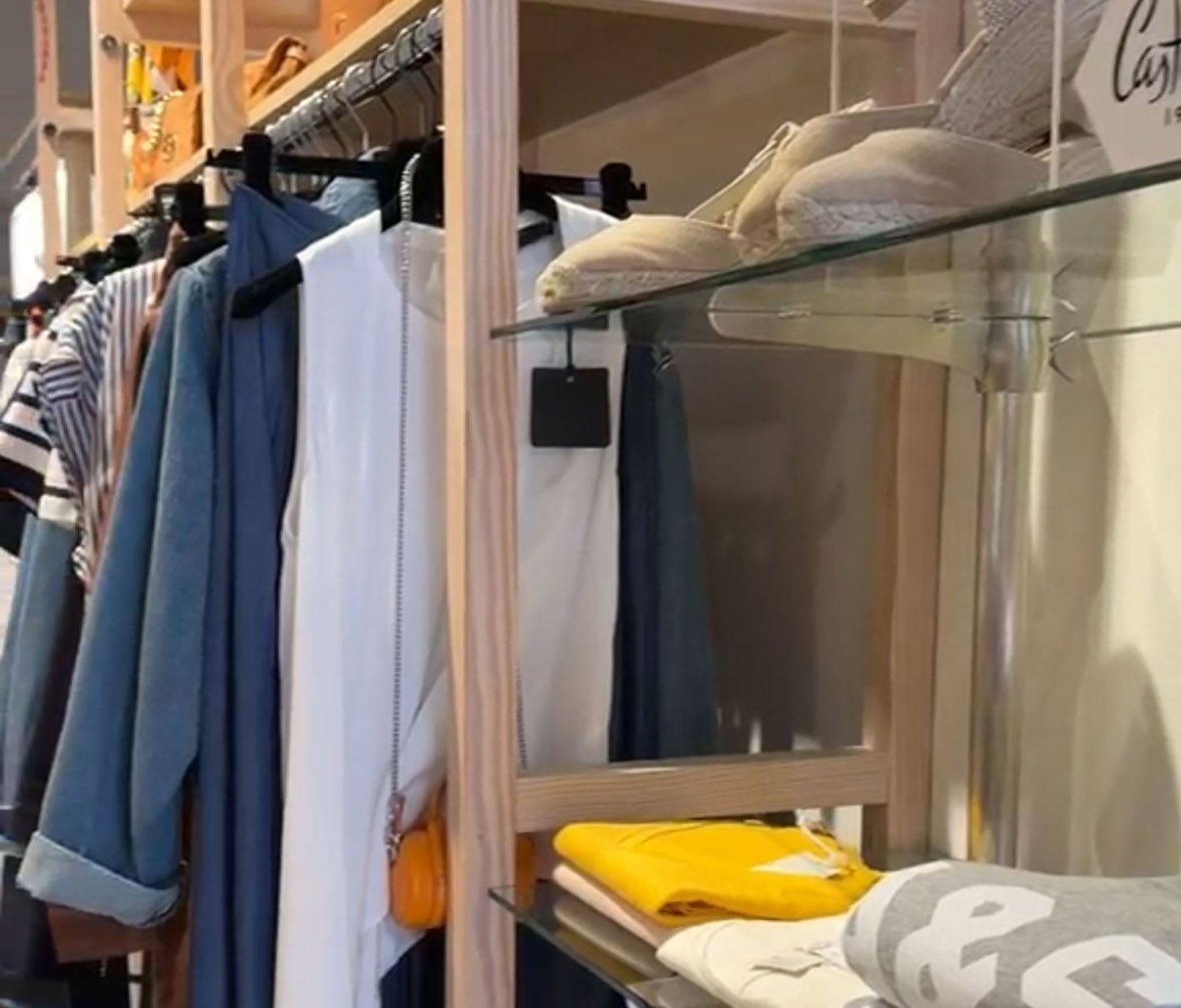 Arrancan las rebajas en El Ropero 1961