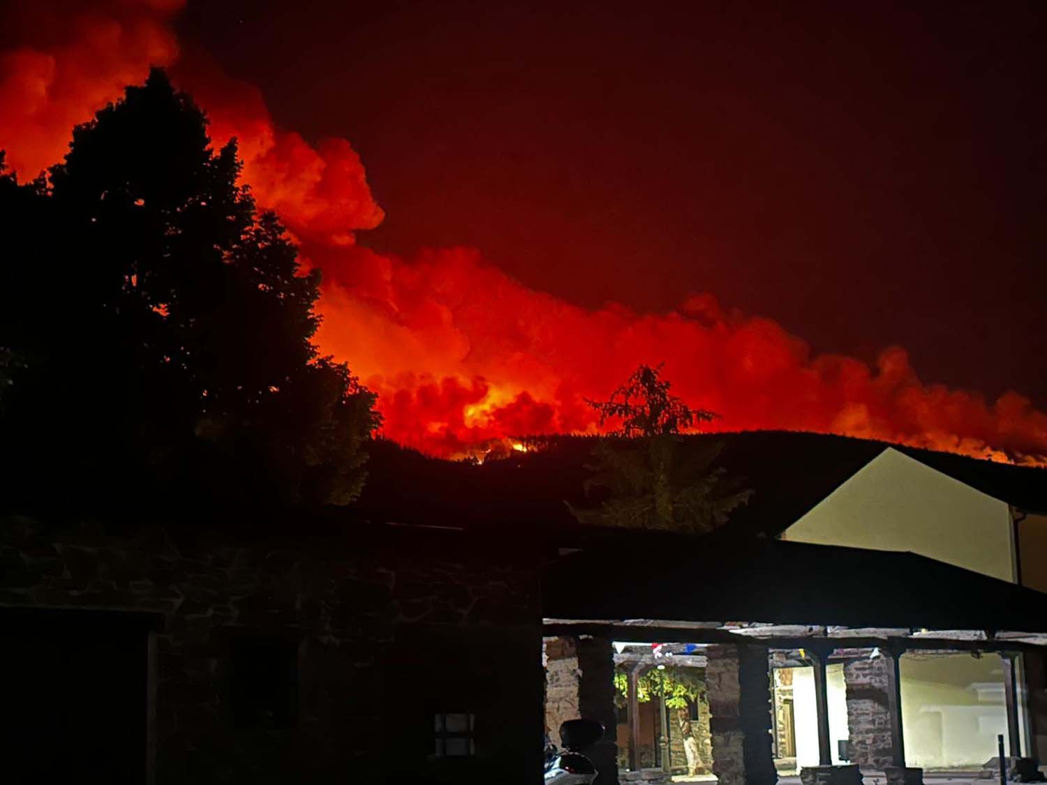 Incendio de Cobrana desde Congosto