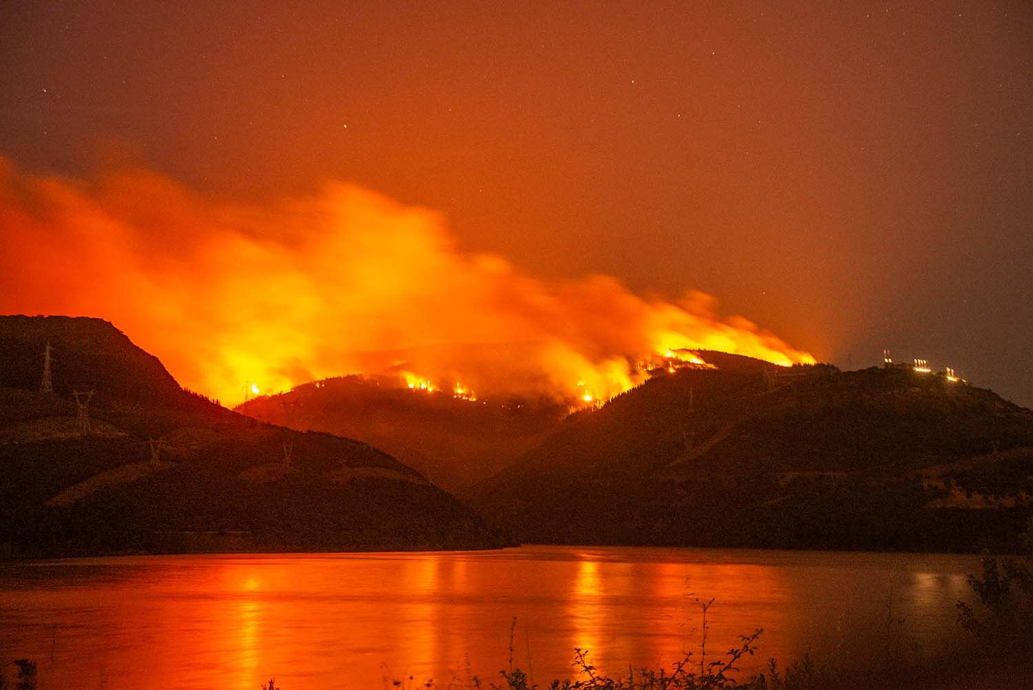 Incendio de Congosto desde el embalse Cedida a InfoBierzo