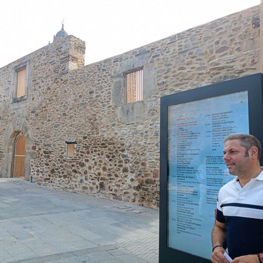 El Ayuntamiento de Ponferrada (Iván Alonso) presenta nuevos tótems para el turismo