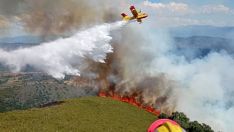 El incendio de Pradela se 'reactiva' con un nuevo foco en las inmediaciones del perímetro estabilizado | ATBrif