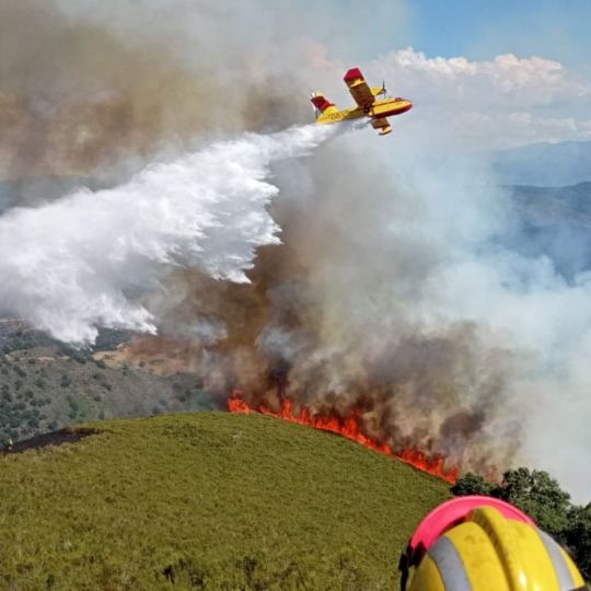 El incendio de Pradela se 'reactiva' con un nuevo foco en las inmediaciones del perímetro estabilizado | ATBrif