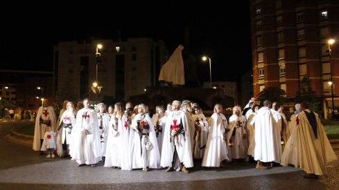 Imposición de la Campa al Caballero Templario de Ponferrada en el primer acto de la Noche Templaria (InfoBierzo)