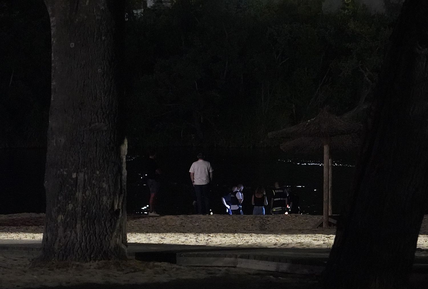 Fallece un niño de 10 años desaparecido en el agua en la playa de Las Moreras, en Valladolid | Miriam Chacón / ICAL