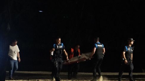 Fallece un niño de 9 años desaparecido en el agua en la playa de Las Moreras, en Valladolid | Miriam Chacón / ICAL