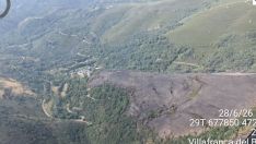 El incendio de Pradela baja a Nivel 1 tras una noche clave con fuego técnico que frenó el avance hacia Cela | X: NaturalezaCyL