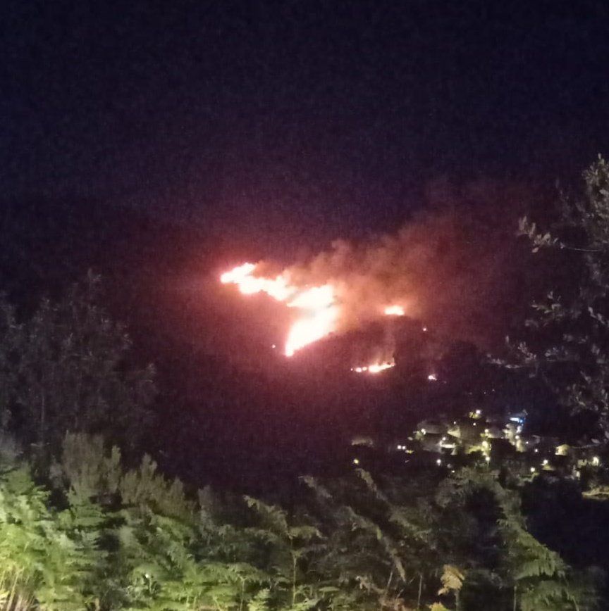 Incendio de Pradela sobre la localidad de Cela (Trabadelo) | ATBrif