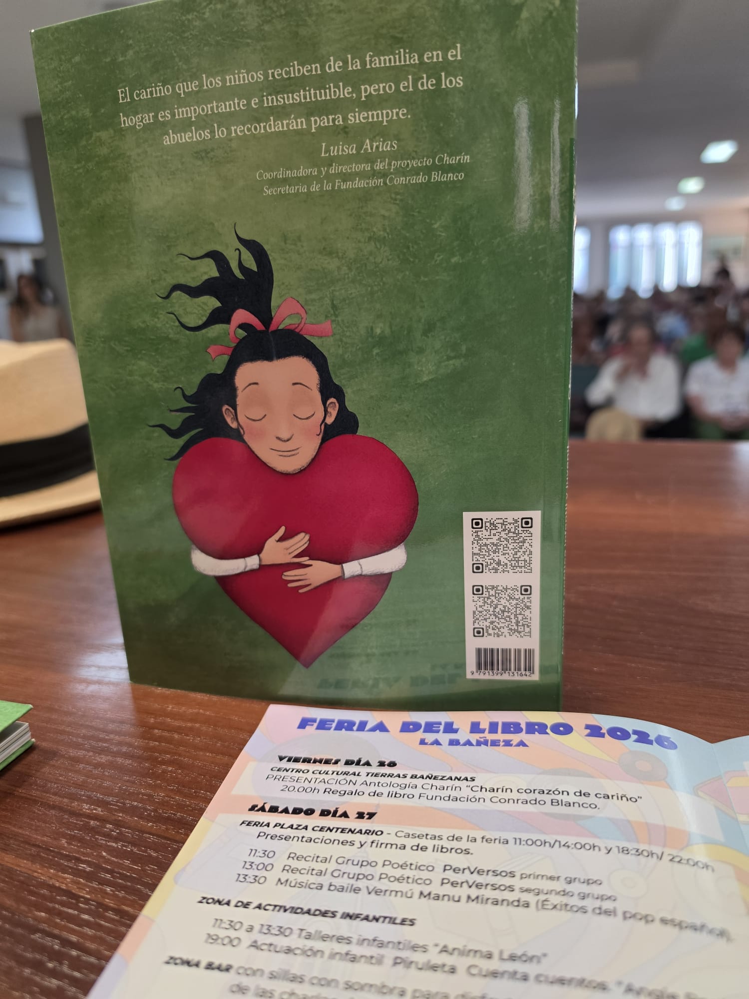 La Feria del Libro de La Bañeza arranca con la presentación de Charín, Corazón de Cariño