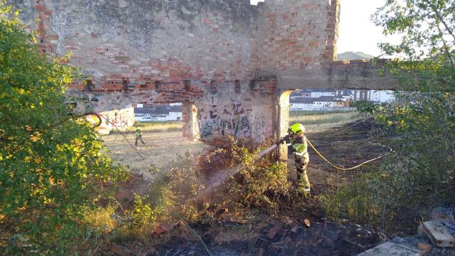 Incendio de Pasto en el Campus de Ponferrada | Bomberos de Ponferrada