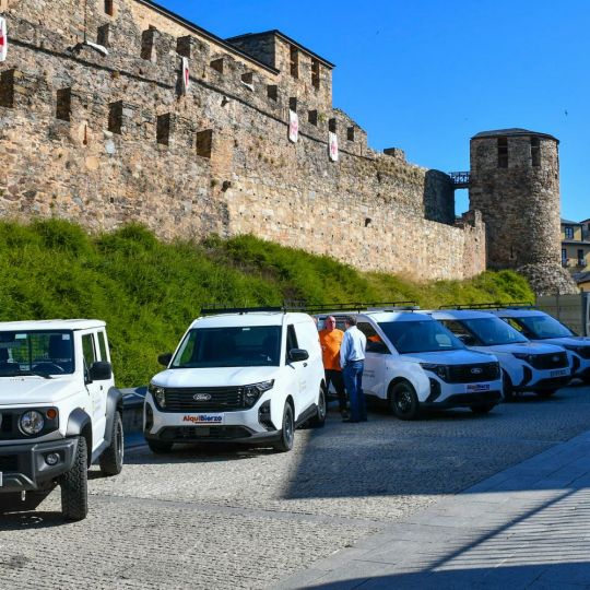 Presentación de los nuevos vehículos para la flota municipal de Ponferrada | Dani Merino