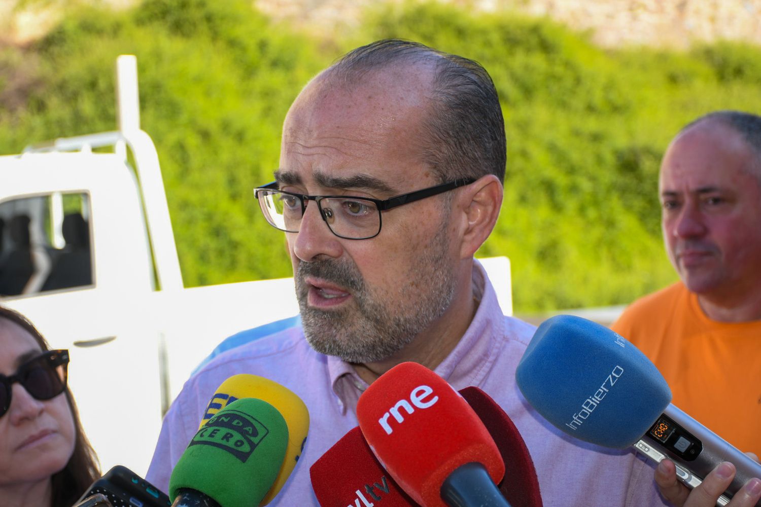 Marco Morala, alcalde de Ponferrada, durante la presentación de los nuevos vehículos para la flota municipal| Dani Merino