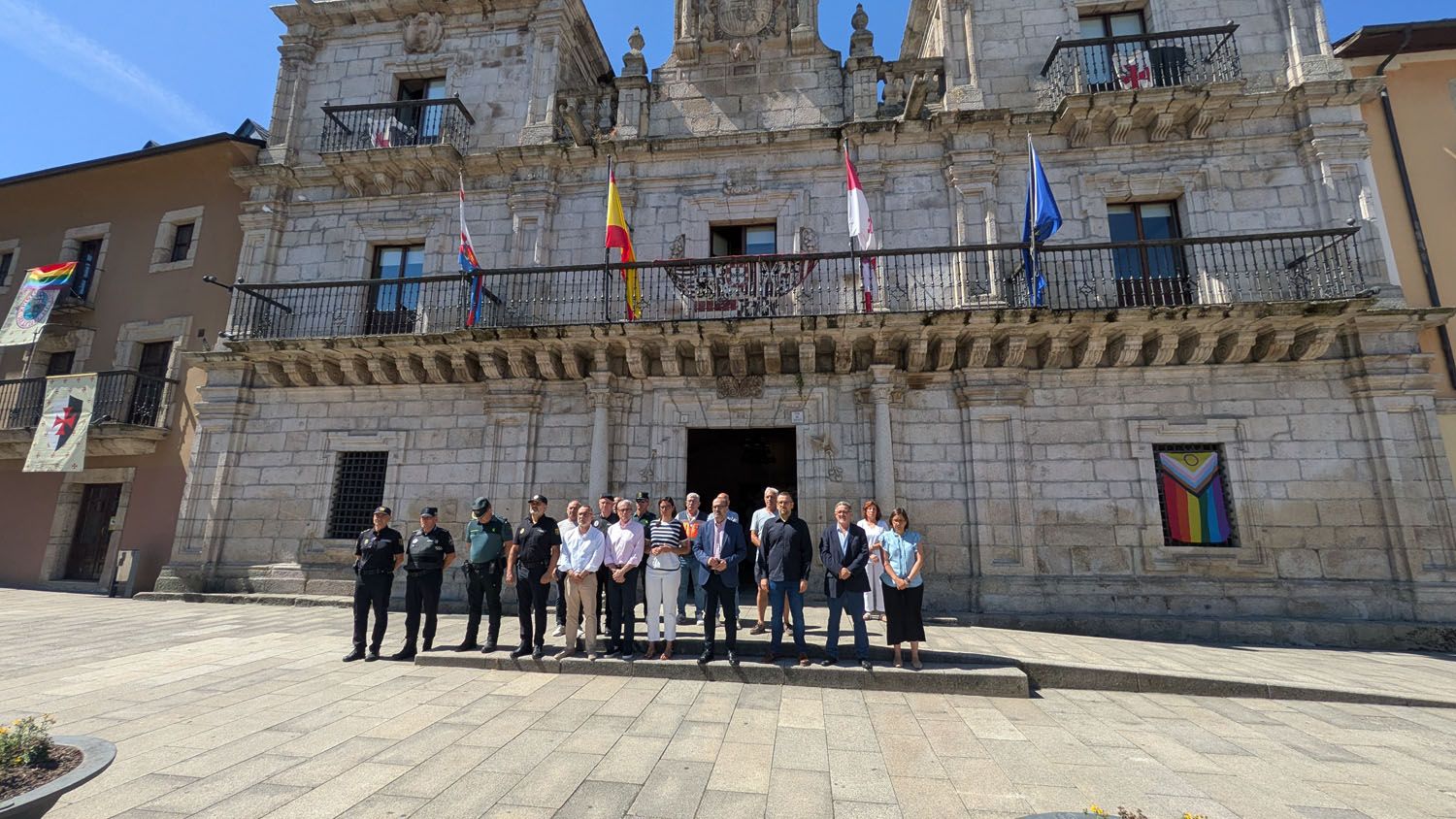 Minuto de silencia en el Ayo de Ponferrada (1)