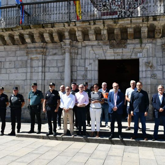 Minuto de silencio en el Ayto de Ponferrada (2)