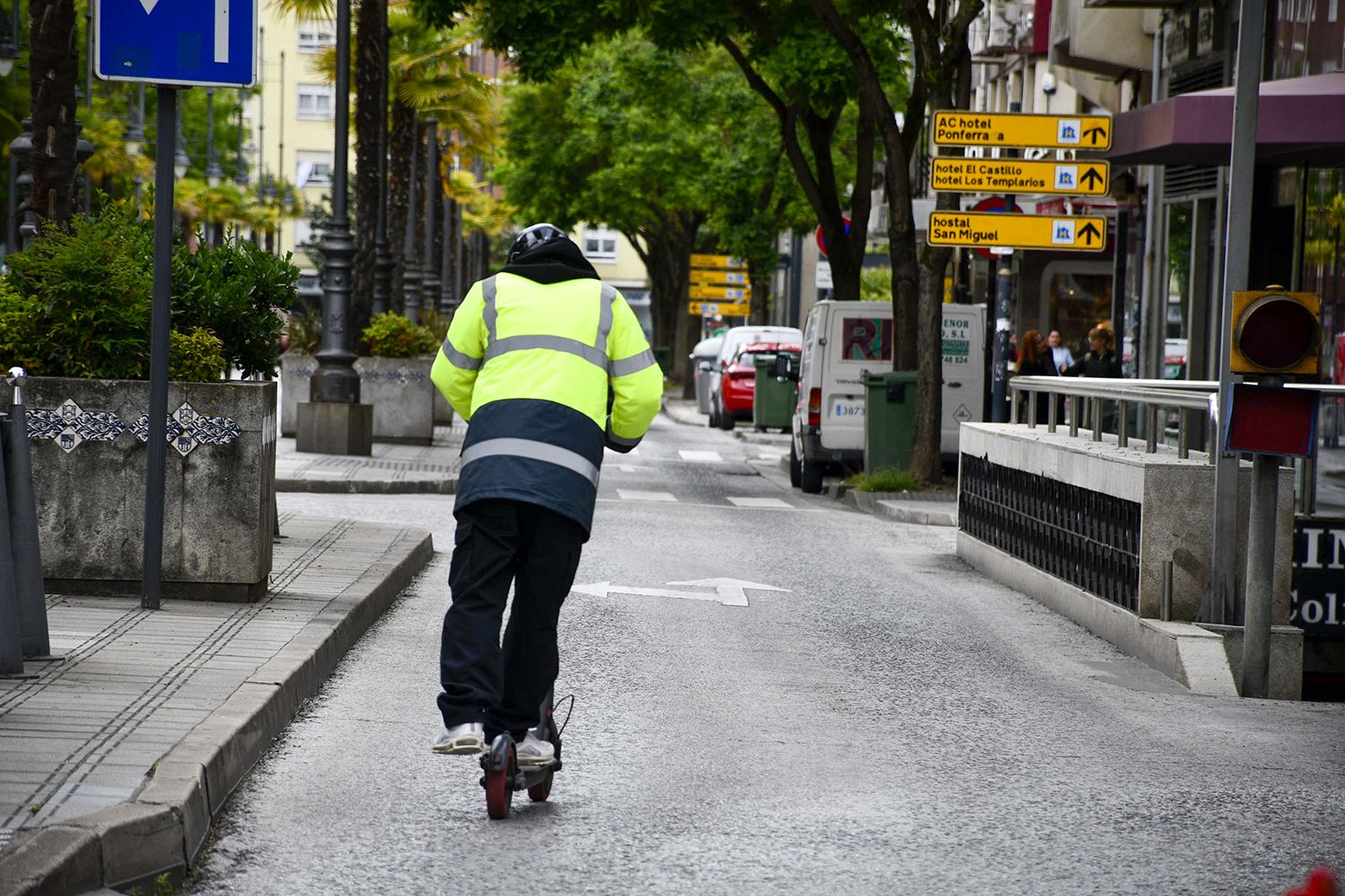 Persona en patinete (2)