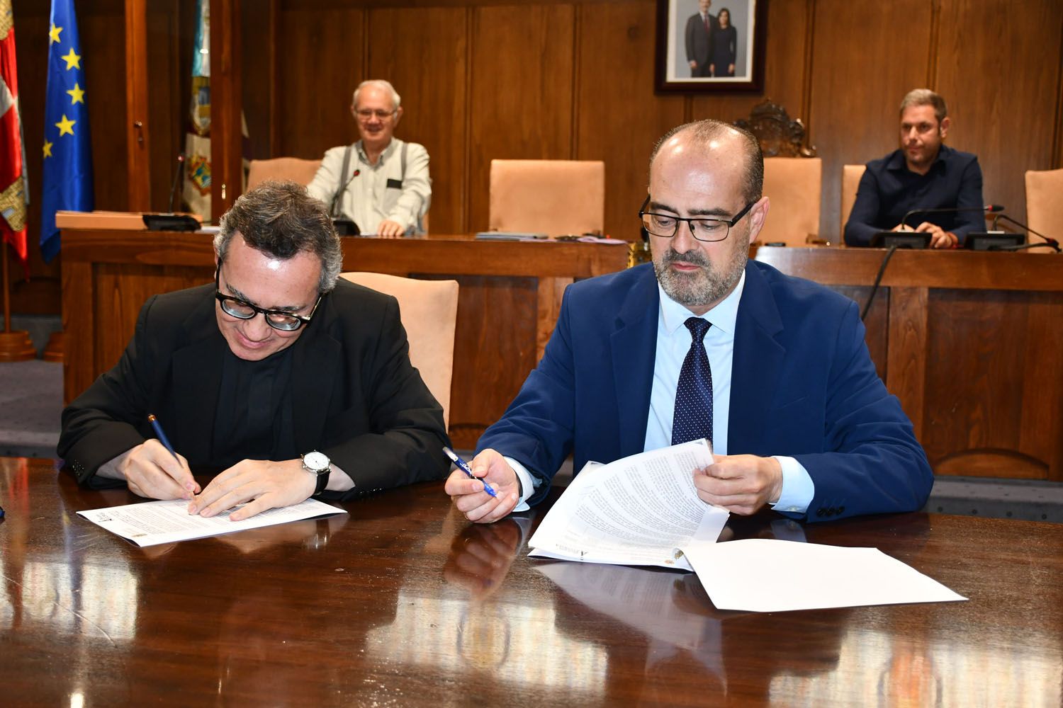 Firma convenio Diocesis de Astorga con el alcalde, Marco Morala y el administrador diocesano, Francisco Javier Gay (2) Firma convenio Diocesis de Astorga con el alcalde, Marco Morala y el administrador diocesano, Francisco Javier Gay (2)
