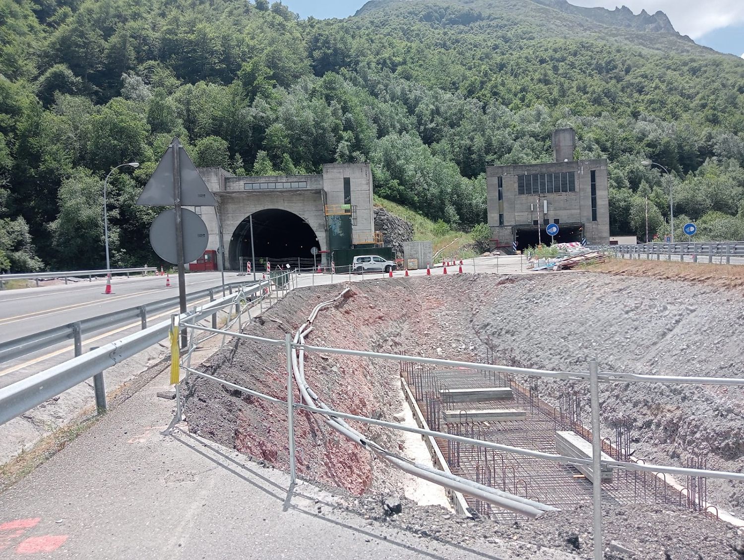 obras en el tunel del Negrón entre Asturias y León