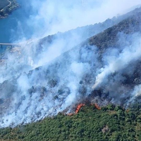 Asciende a nivel 1 el incendio de Sena de Luna que mantiene cerrado el tráfico en la AP-66 Asciende a nivel 1 el incendio de Sena de Luna que mantiene cerrado el tráfico en la AP-66