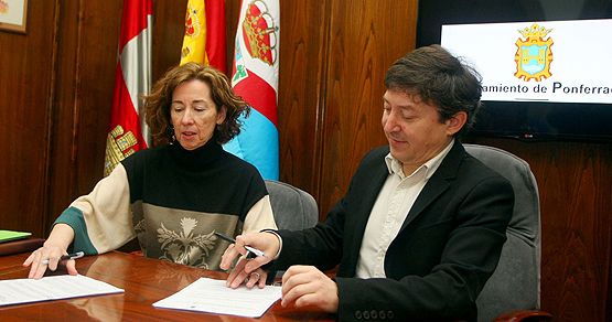 Firma del convenio de cesión anual (César Sánchez)