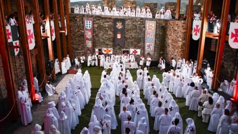 ordenacion de nuevos caballeros templarios 103 4 1000x563 ordenacion de nuevos caballeros templarios 103 4 1000x563